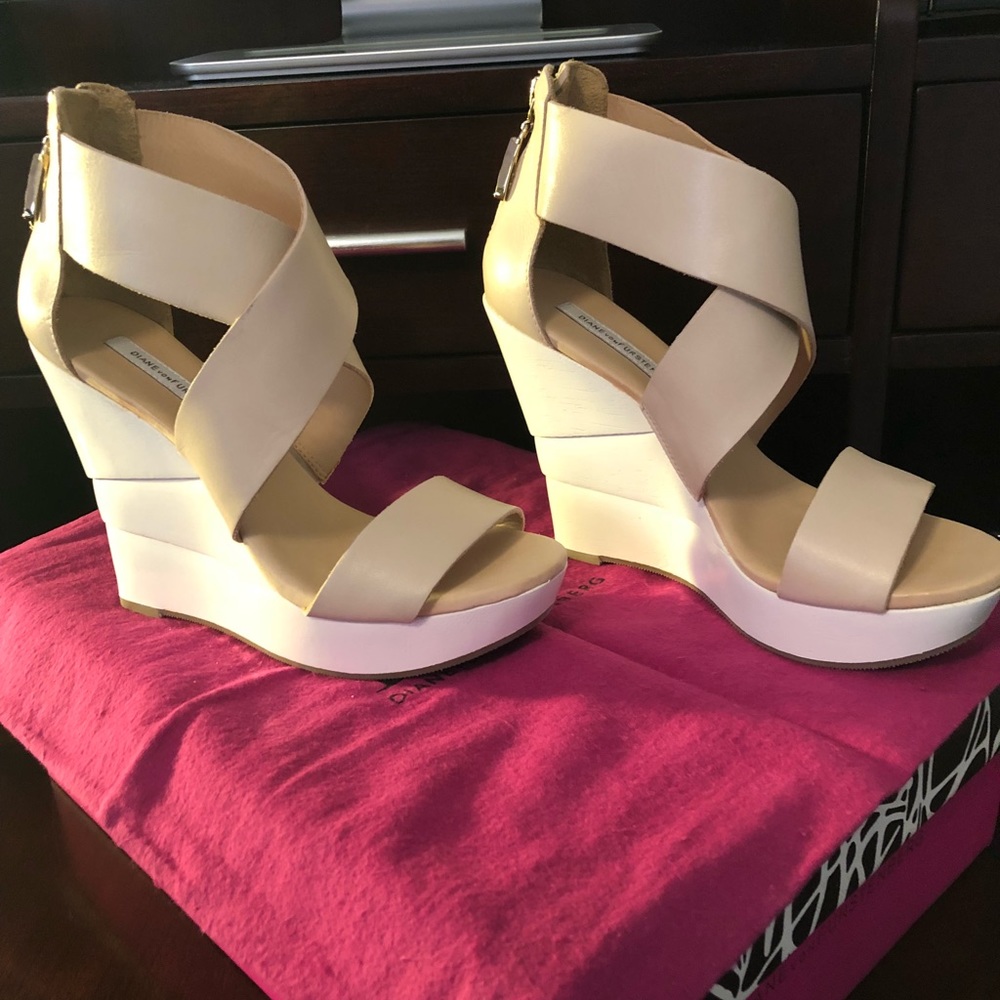 Authentic Diane Von Furstenberg Opal Wedge